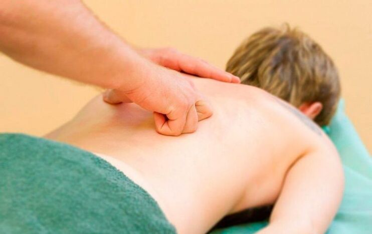 Performing chest massage on the back for osteochondrosis